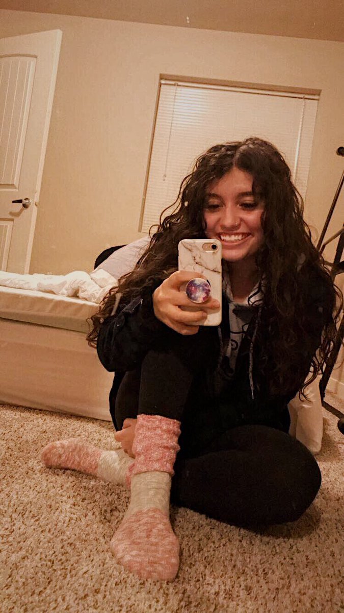 ashia_coleman3's tweet photo. after spending the majority of my life HATING my natural hair and causing so much damage from constantly straightening it, itβs now healthy again and Iβm finally comfortable embracing the curlsβ¨#learningselflove https://t.co/lLaSDxqlEm