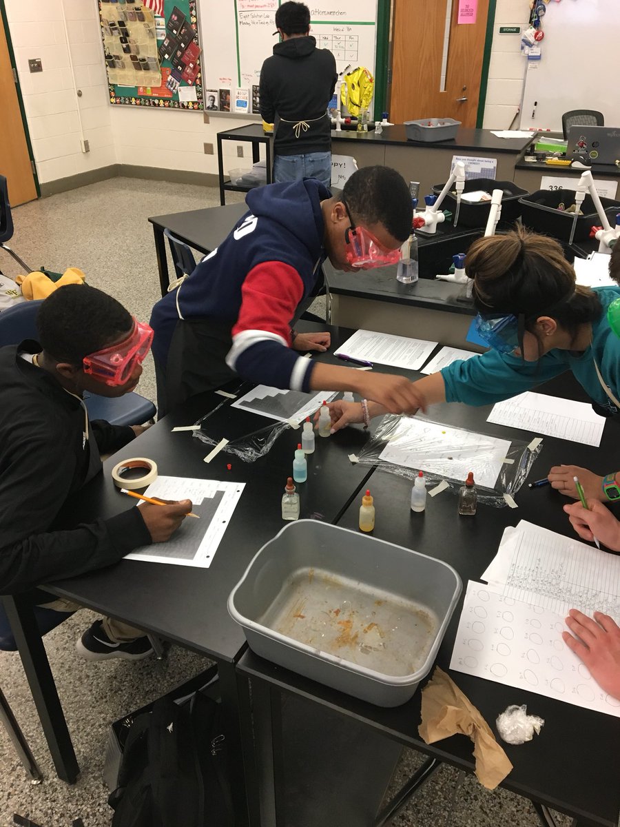atkinswestchem's tweet image. New semester, first lab! Using observations to determine solution identities 🤓 #ExpModelDemo #WeDoScienceWell @WSFCS_Science