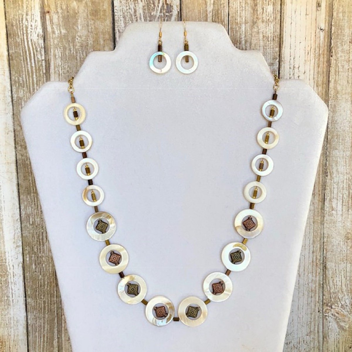 bstrongin1's tweet photo. Natural Shell Bead Statement Necklace Earrings https://t.co/zRXvoHTRWN #shelljewelry #shellnecklace #shellbeadjewelry #shellbeadnecklace #naturalshell #whiteshell #jewelryset #beadedjewelry #beadednecklace #resortjewelry #bohojewelry #beachjewelry #beachwedding https://t.co/6ManqXJWSO