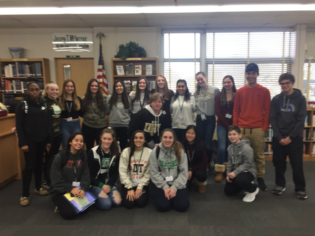 SHSLindquist's tweet photo. What an amazing time at our book tasting! The students had the opportunity to “taste” their books at Bistro 215!! @SeafordHSPride @SeafordHSLib https://t.co/2cTsjNPZKG