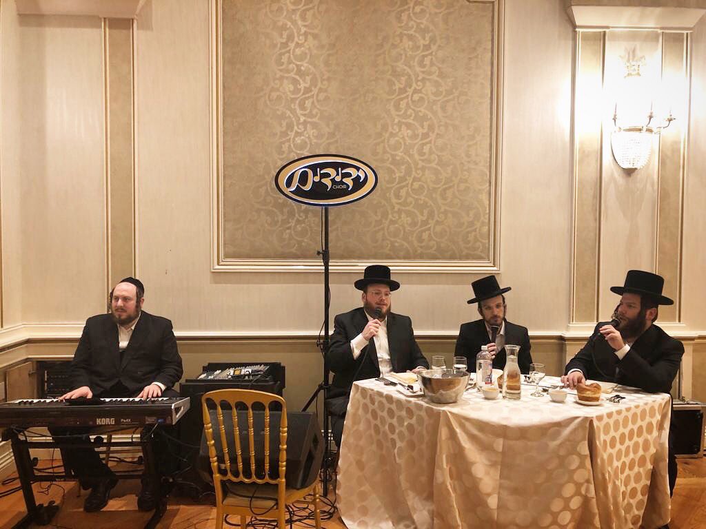 #dinner in <a href="/AteresGolda/">Ateres Golda</a> #BoroPark tonight, #music by <a href="/YideyH/">Yidey Holtzler</a> #awesomeperformance
