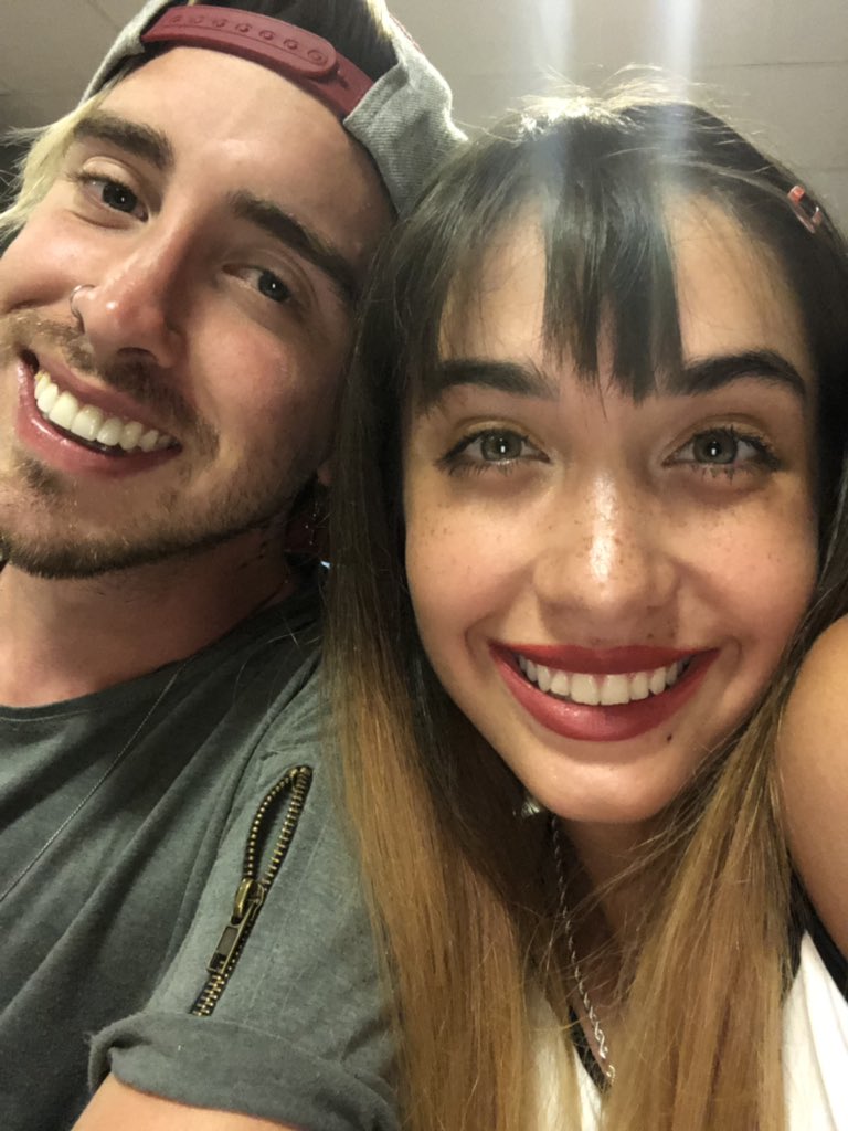 MariaBecerra22's tweet photo. Y aca una nuestra! Gracias por su apoyo y sus lindos mensajitos😍 #selfieforaleria ❤️ https://t.co/XiJ6gMHQJ6