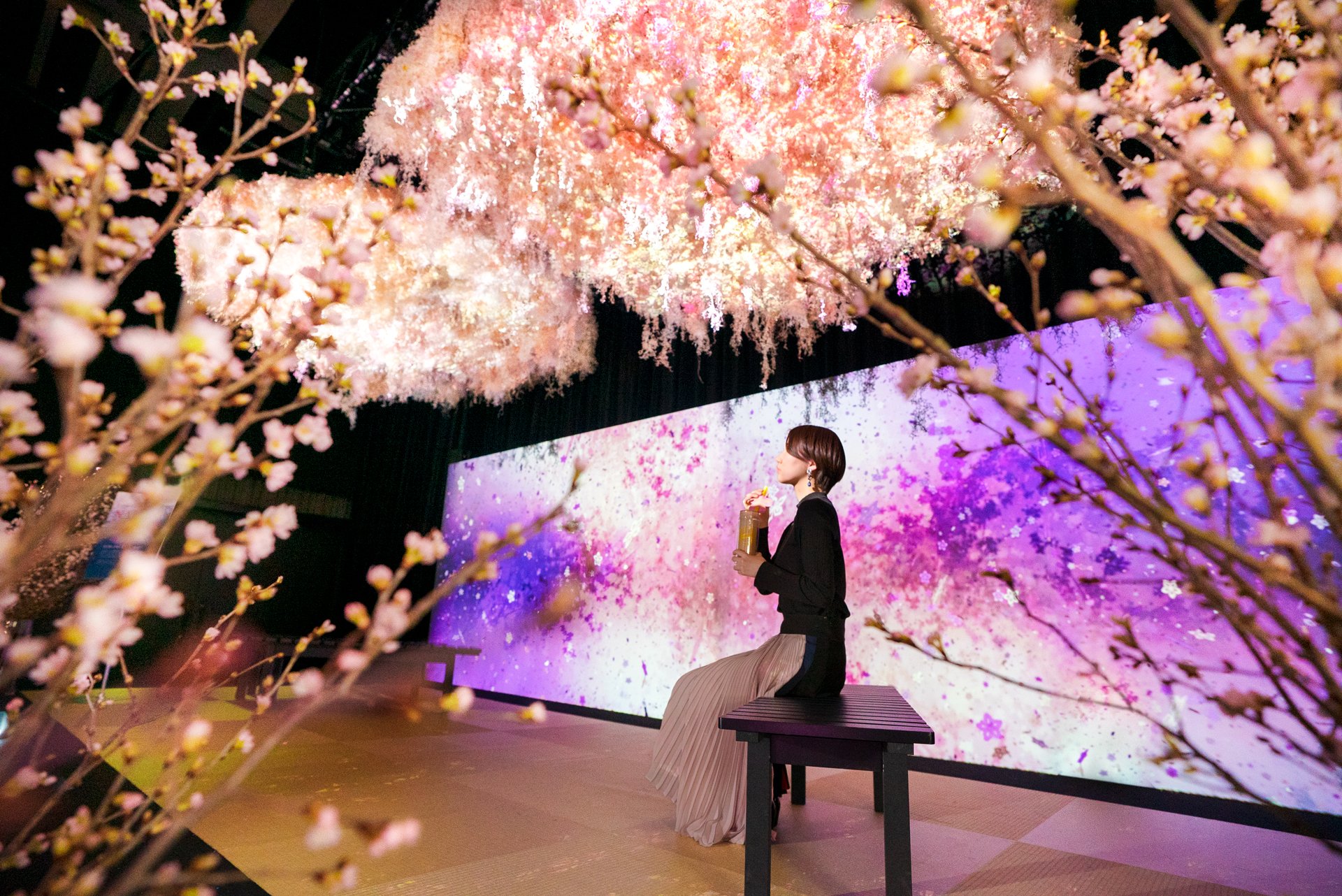 Naked Inc ネイキッド 五感で楽しむ 花の日本橋まち歩き情報 Flowersbynaked 開催中の 日本橋では 指先を花デザインで彩る ネイルクイック コレド日本橋店 や 花柄着物を着てまち歩きができる 着物レンタルvasara など 花のおしゃれも楽しめ