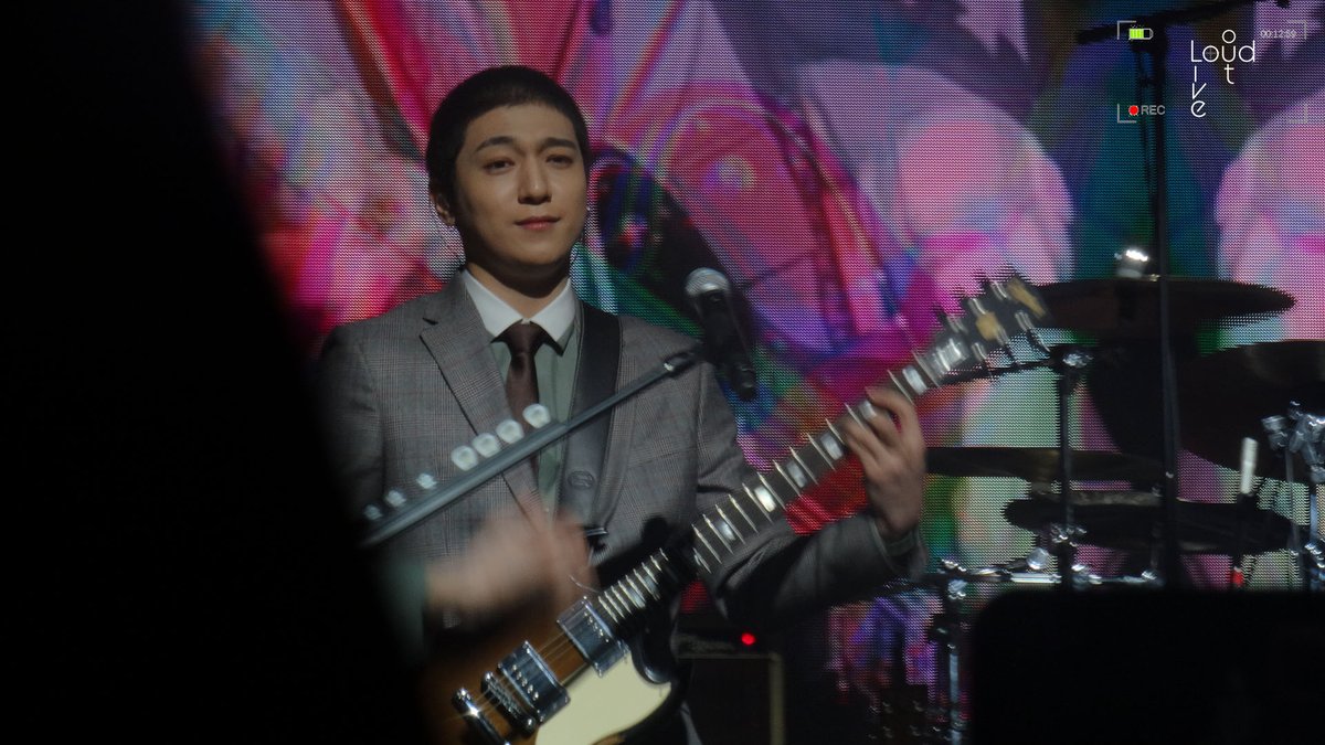 liveoutloud3006's tweet photo. 190129 | DAY6 YOUTH WORLD TOUR #Day6Amsterdam
💎💫 Sungjin just being sungjin💫💎
#Day6 #Day6inamsterdam #day6youthineurope #Youth https://t.co/Iqja6FxAEi