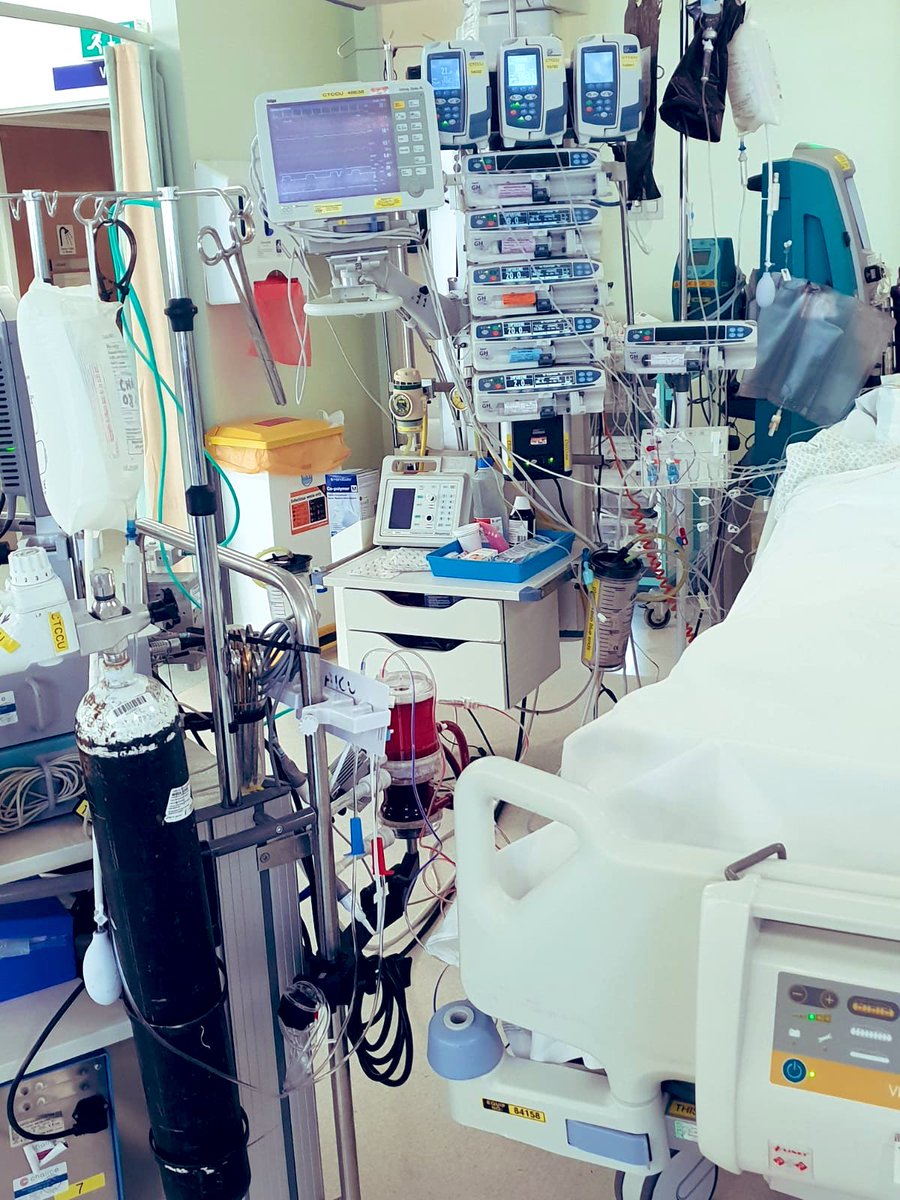 One of my favourite areas of #CriticalCare is #ECMO love learning more & more about it each time. Working in partnership with a fantastic ECMO team! #multicare #ECMO #lateraltilt #virtuoso ❤️