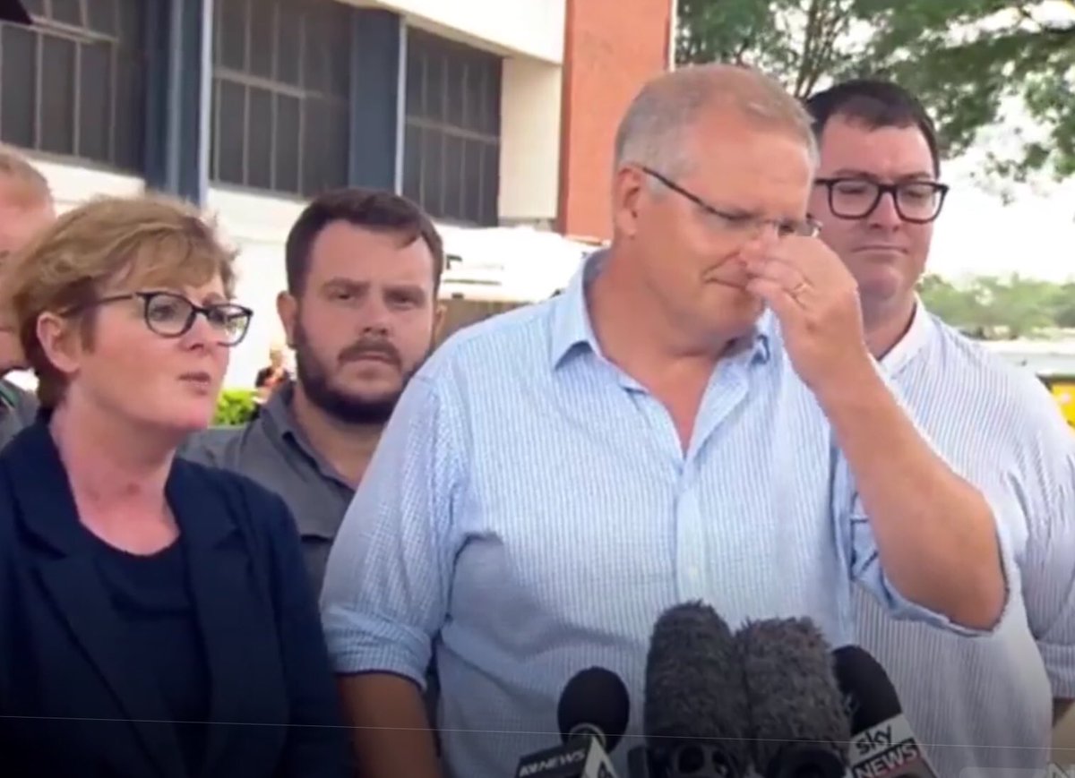 SaraJade_13's tweet photo. Morrison patronising, ”Linda why don’t you talk a bit more about these payments.” Morrison smirks.
Reynolds talks disaster relief payments.”Many people don’t have insurance...furniture.” PM “A lot of not for profit can help.” Grabs nose DECEIT & moves the subject on. #auspol https://t.co/tNxZmYCGNl
