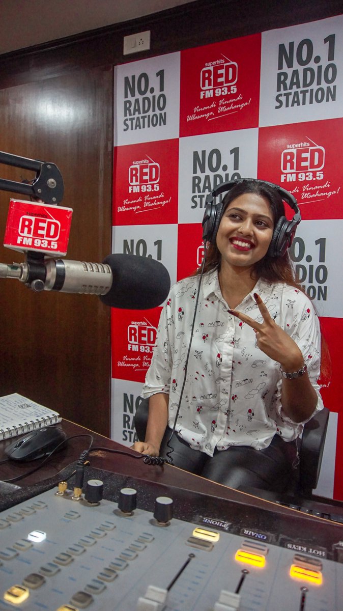 WalkinAgency's tweet photo. C/o redfm lo chitchats #rjsudha with #praneetapatnaik #redfm93.5 vizag #c/okancharepalem team ##september 7th movie #vizagmovie #dowatchit
#YOUTUBE :- FASSAK production DN'T FORGET TO SUBSCRIBE MY CHANNEL https://t.co/JoYxOQjgTB
Like ✔ Comment ✔ Share ✔ Tag https://t.co/as6Rt43a53