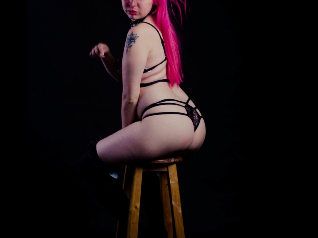 KittyLilithCam's tweet photo. I'm online right now on @Skyprivate (live skype show). my private profile: https://t.co/TezEnLqNer https://t.co/9Gm0rYNMaI