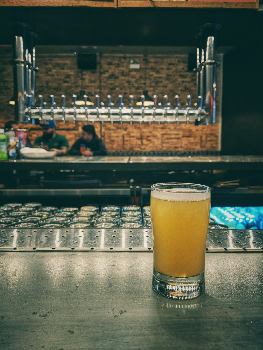 CowboyCraftBeer's tweet image. Forbidden Root Brewery！バーで会う人が異口同音ですすめてくる異色のブルワリー！面白いビールありすぎ!! Cucumber Strawberry Basil美味かった！

#地ビール
#シカゴのクラフトビール
#forbiddenrootbrewing