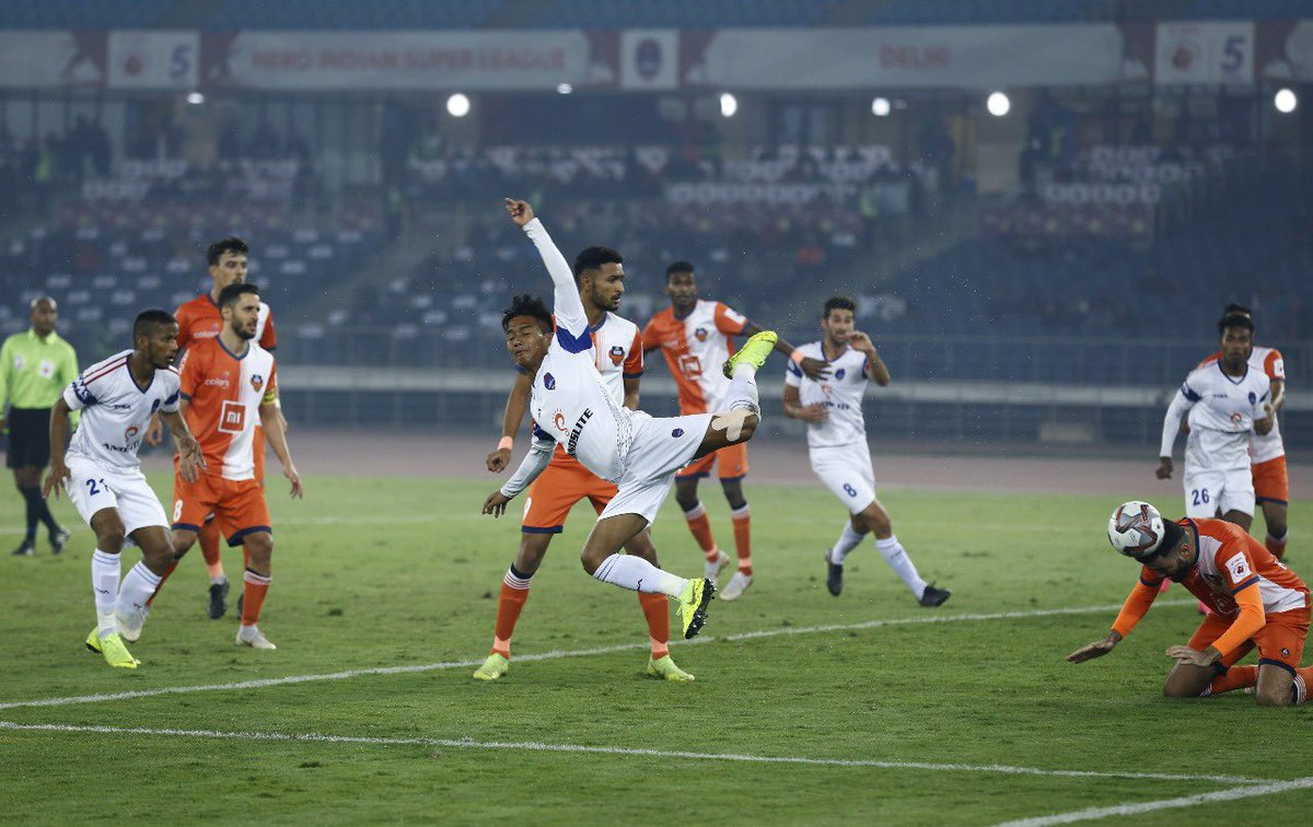 FCGoaOfficial's tweet photo. Spoils shared in the capital 

#DELGOA #HeroISL #LetsFootball #NowWeRise #ForcaGoa https://t.co/YDXMjGh4Q7