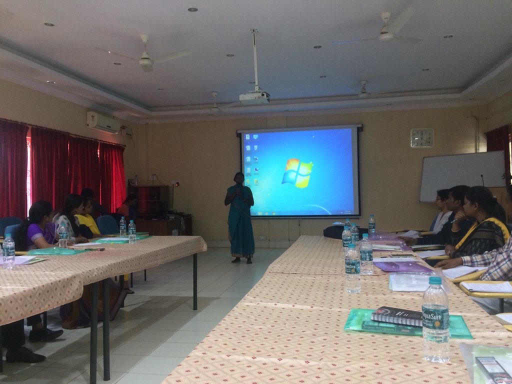 RVBhavani's tweet photo. GhashaDalei a trained #CommunityHungerFighter from #Boipariguda block #Koraput district sharing her experience of #FarmingSystemForNutrition approach under @LANSAresearch study by @mssrf at workshop on promoting #FSN approach through #KVKs with #OUAT @tatatrusts In @mssrf Jeypore https://t.co/mqo09BAsio