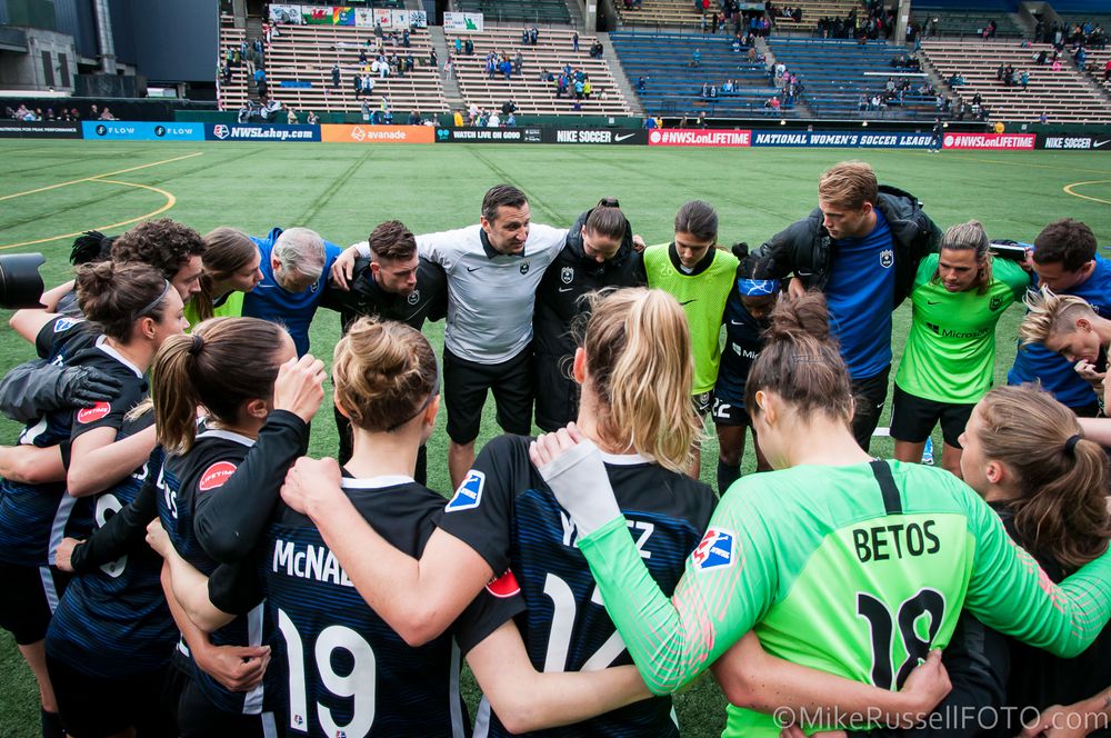 ALLIE_LONG tweet picture