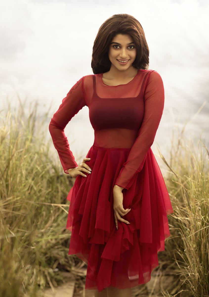 cineobserver's tweet photo. #Actress #Oviya's latest photoshoot for her upcomong film #96ml #oviya #oviyaarmy #oviyahelen #oviyahelen #oviyahelenofficial @OviyaaSweetz @proyuvraaj https://t.co/le9miIClBF