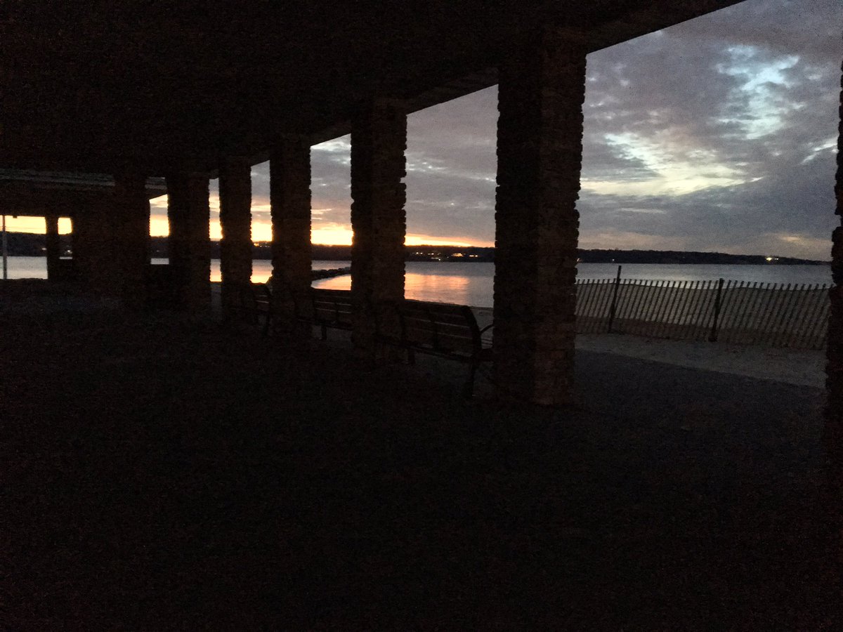 For me, 
a tide has changed. 

And I think 
maybe for you, 
everything 
is just the same.

- Chloë Frayne