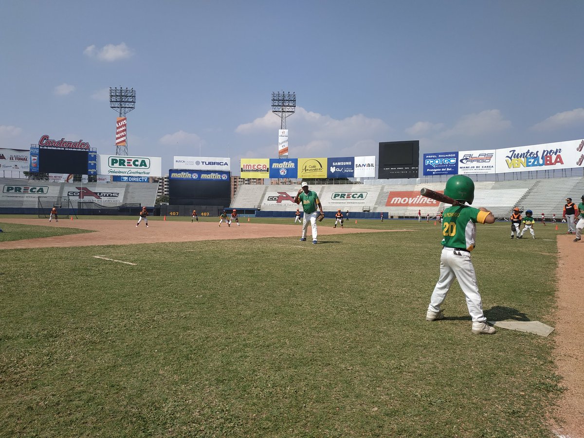 FUNDELA_LARA's tweet photo. Los niños beisbolistas de Lara disfrutaron de la primera jornda de la Serie del Caribe del Béisbol Semilla Barquisimeto 2019.

Una gran fiesta la que se vivió en el Estadio Antonio Herrera Gutiérrez de Barquisimeto. 

#SerieDelCaribePorTVES 
@TVesAlDia https://t.co/s5IEGu9hpu