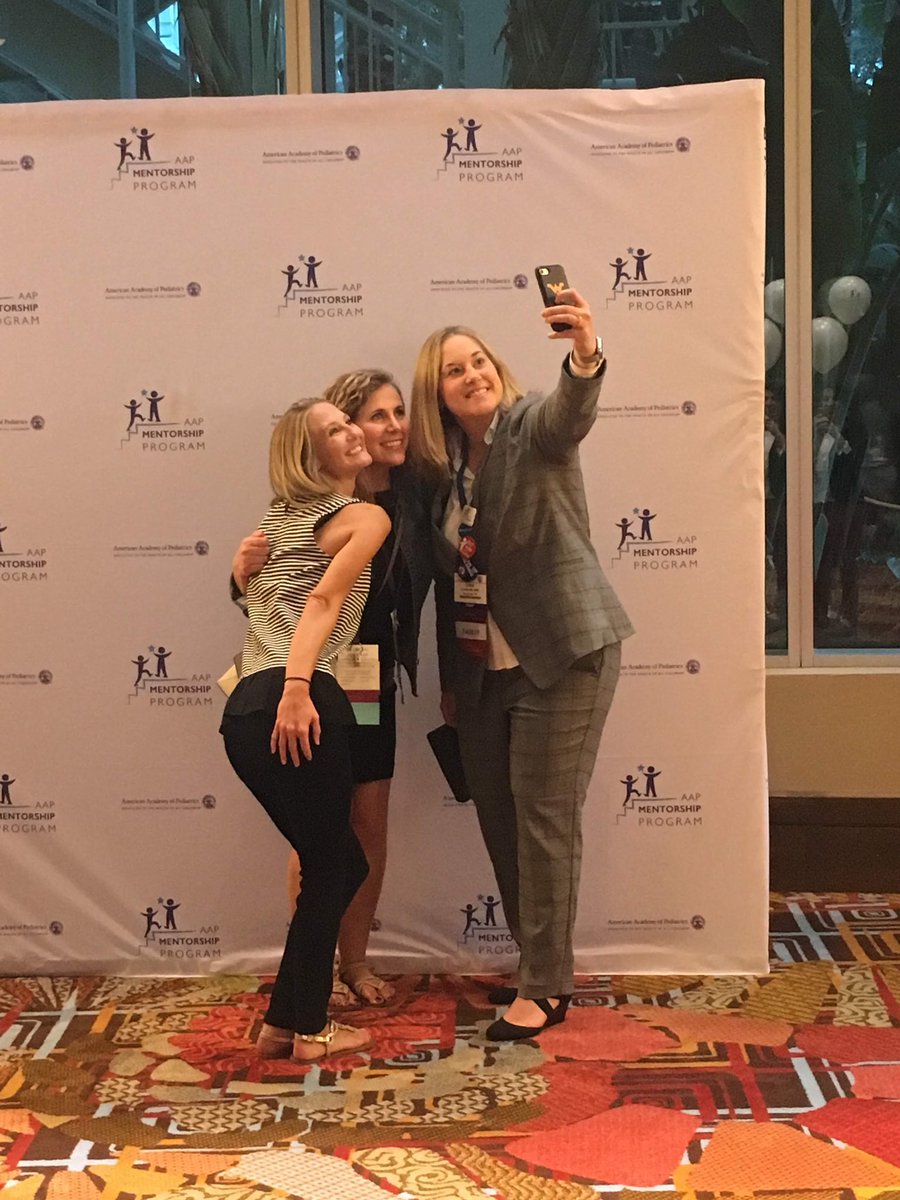 cmkratlian's tweet image. This feels like the right time to share this fantastic celebrity #TweetiatricianSelfie photo I snagged at #AAP18 but didn’t tweet!! 😂 @JenniKusma @ShannonBrockman @AAPSOPT