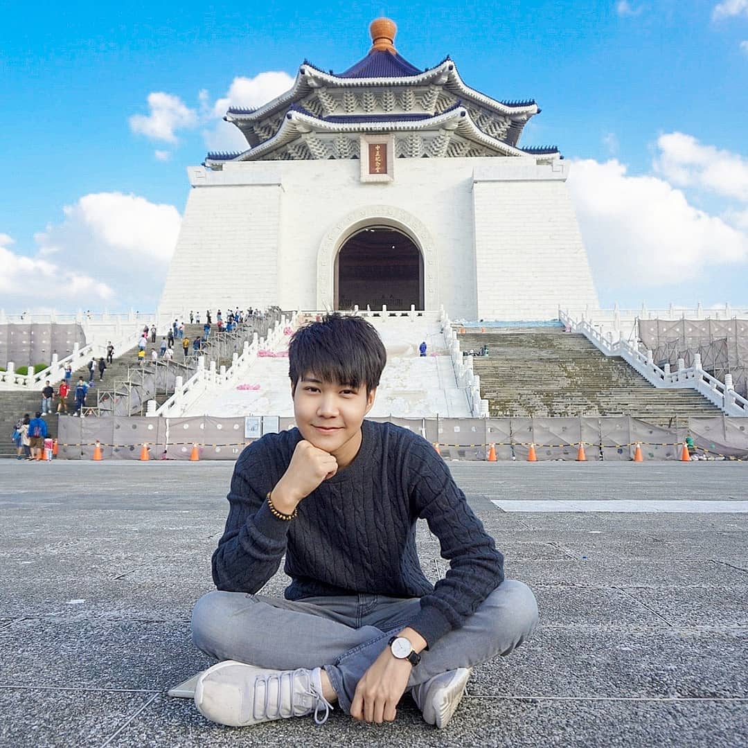 ตรุษจีนนี้อยากไปเที่ยวกับหนุ่มตี๋คนไหนมากที่สุด 😍😍😍 
- ฟลุ๊ค - เทค กด Like 👍
- นุ - ท้องฟ้า กด Love ❤ 
- อินทัช - วอร์ม กด Haha 😆 
- เบนซ์ - แทน กด Wow 😮 
#YourStarTheSeries 🌠
#ดาวของนายหัวใจของผม  ❤
