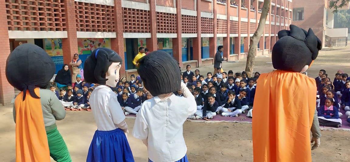 DaburIndia's tweet photo. #Dabur and #FSSAI conducted a Safe and Nutritious food awareness session at Govt Model Sr Sec School in Chandigarh where #SNF #mascots #MasterSehat and #MissSehat interacted with 120 kids and educated them about benefits of a nutritious and healthy diet. #CSR #HealthyIsHappy https://t.co/DiZ6PdnCsY