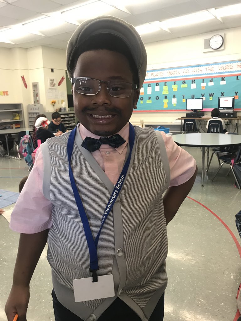 JCGoodElem's tweet photo. Ms. Martinez’s class celebrating the 100th day of school. @verenanro @MiamiSup @docstevegallon @NROSup @MDCPS https://t.co/6cLV51bXWO