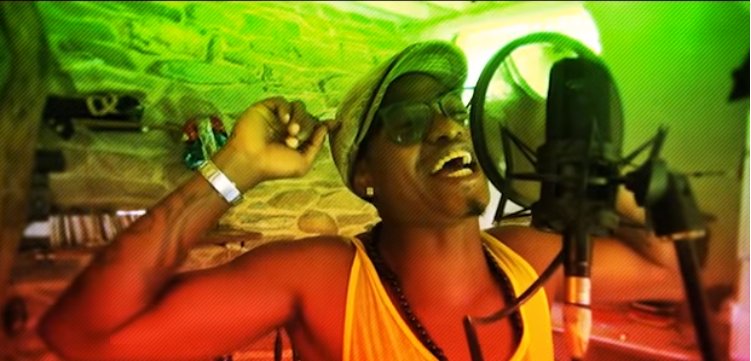 systema_solar's tweet photo. #TBT ¿Alguien se acuerda de la Gran Subasta Solarsónika que hicimos en 2013? En aquel momento subastamos 5 saludos grabados por @jhon_primera e #Índigo, las voces oficiales del despegue https://t.co/YyGrEREWXG https://t.co/zuBlgq6ny5