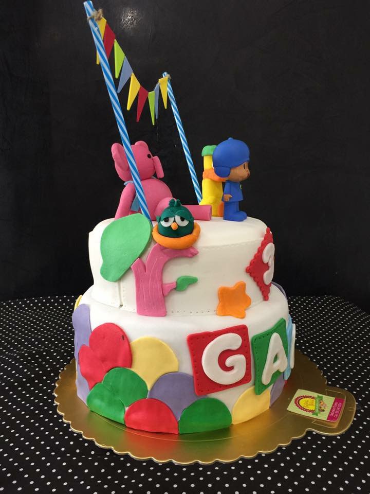 FactoriaDelicia's tweet photo. Hermoso o pastel de pocoyo!! Con figuras de fondant en 3D https://t.co/kzPy0KRJ6D