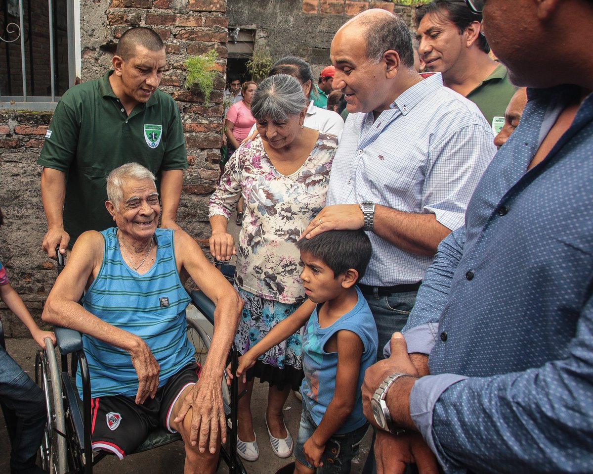 JuanManzurOK's tweet photo. Don José Toledo tiene 82 años y a causa de su diabetes avanzada, sufrió la amputación de una pierna. Para que pueda tener una mejor calidad de vida, ampliamos y equipamos su vivienda del Barrio 11 de Marzo, adaptándola a su nueva situación. Seguimos cuidando a los tucumanos. https://t.co/osdz821sFI