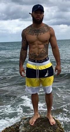 DLFootLocker's tweet photo. #malefeet #blackfeet #thugsocks #thugfeet #footfetısh #toes #barefeet https://t.co/2K60QOh3dk