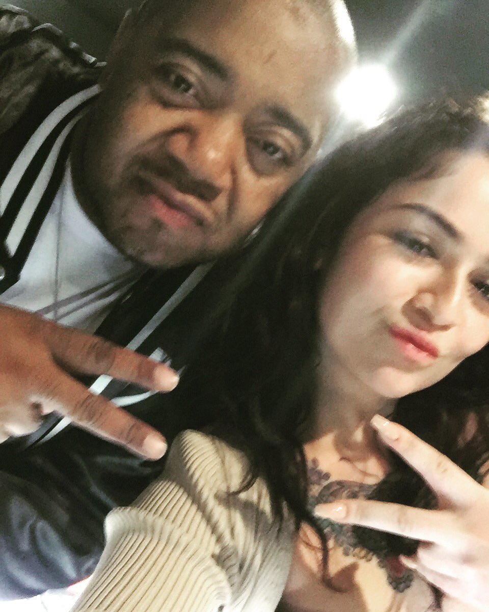 SeaChelllllle's tweet photo. @TWISTAgmg You came to my dispensary in LA and you were so sweet! Love meeting a legend 👌🏽✨ https://t.co/86fJhYxaGB