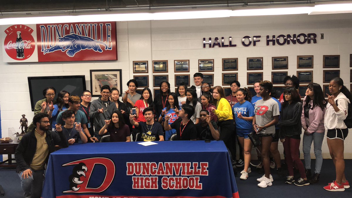 DISDPD_LTJC's tweet photo. Today, my son signed with @TexasWesleyan. #ProudMom #Proundfather he has made me very proud. https://t.co/SgixKgP90L