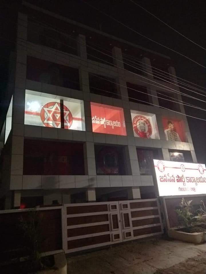 NKothuluri's tweet photo. రాబోవు తరాలకు దేవలయంరా అది దానినే ద్వంశం చేయాలనే మీ అలోచనను చూస్తుంటే..
మీకు ఈ సమాజాంలో తిరిగే అర్హతా లేదు....
#JSPvsCorrupt https://t.co/RF3047cm5j
