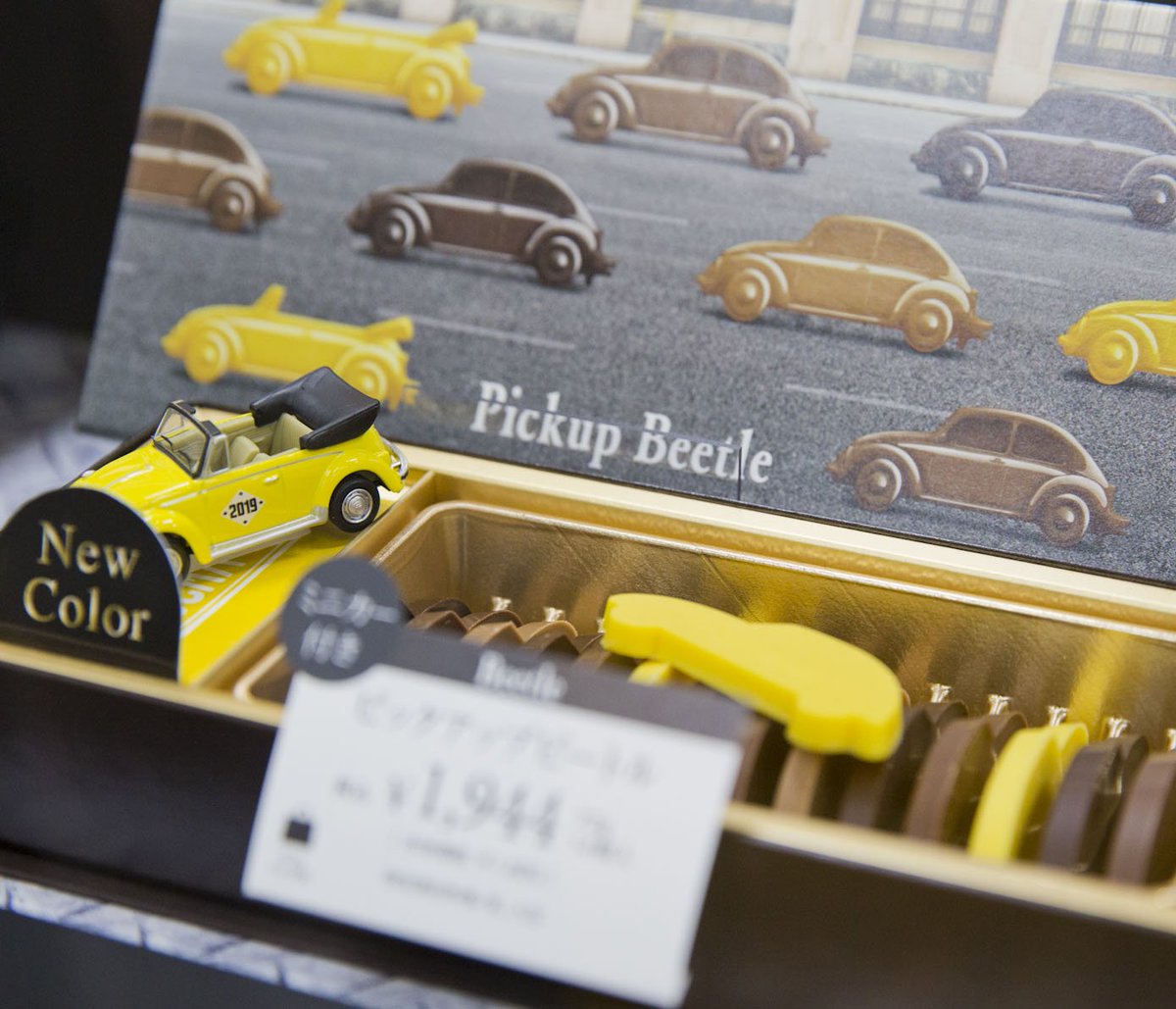 日本橋三越本店 Mitsukoshi 三越のバレンタイン スイーツコレクション 今年のバレンタインは車 をあげちゃう ビートル のチョコは フォルクスワーゲン のワゴンやバスの形 お洒落な缶付きのものは食べ終わった後にも使えそう ミニカー 日本橋三越本店 Mitsukoshi 三越のバレンタイン スイーツコレクション 今年のバレンタインは車 をあげちゃう ビートル のチョコは フォルクスワーゲン のワゴンやバスの形 お洒落な缶付きのものは食べ終わった後にも使えそう ミニカー