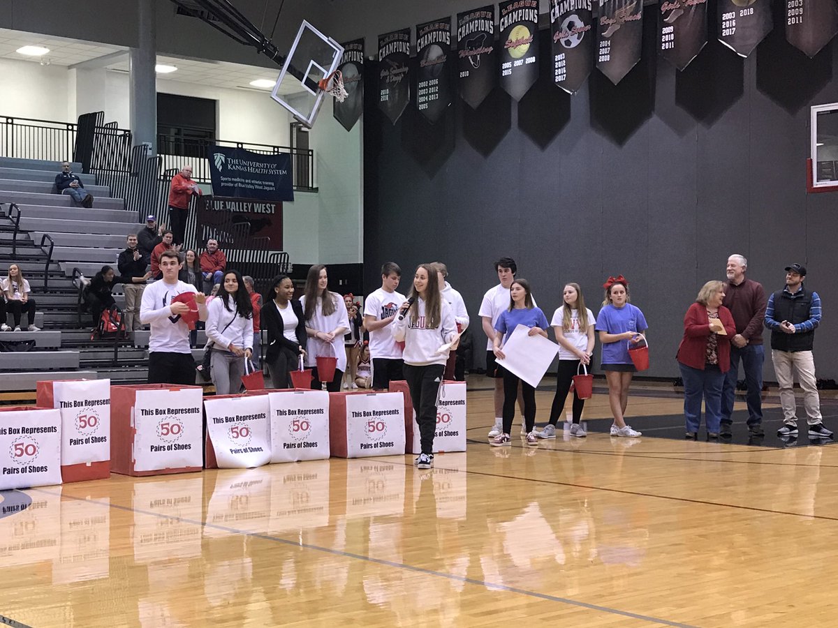 BVWFOOTBALL's tweet photo. Really proud of the AVID 11 class! They collected over 800 shoes and $6,000 in donations to Big Brothers Big Sisters. https://t.co/aveUNc0fHz