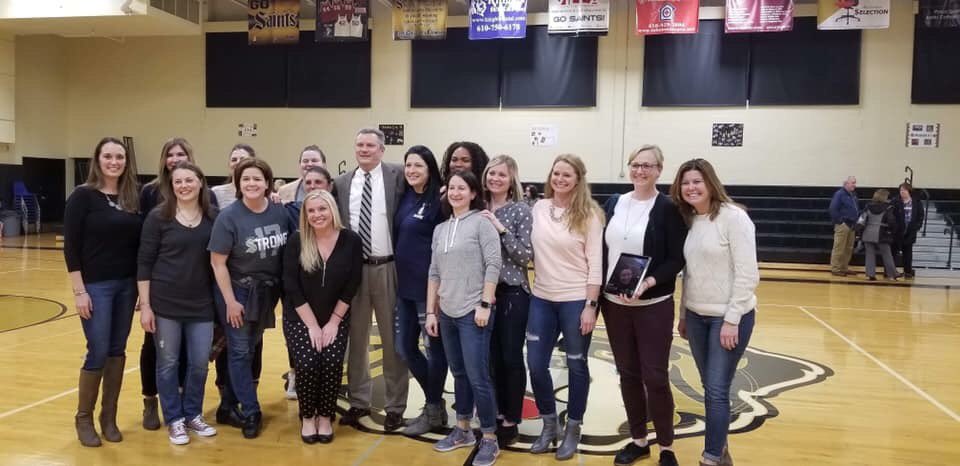 alexfowler42's tweet image. Here’s to you helping girls grow into dedicated, hardworking, successful, loving women for the last 30 years, Coach! Congratulations !! 💛🏀💙🏀🖤 #alumni #ladyjays #ladysaints @psubobbyb