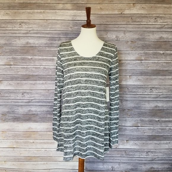 JoeyMessina2's tweet photo. So good I had to share! Check out all the items I'm loving on @Poshmarkapp #poshmark #fashion #style #shopmycloset #susina #activeusa #meettheposher: https://t.co/nlzuVkyWBQ https://t.co/niJ0Abih8u