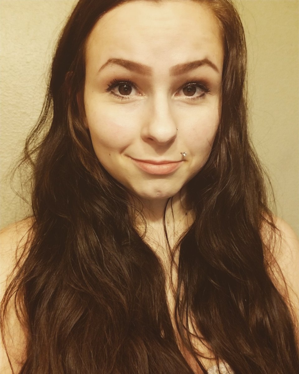 OrianaMay's tweet photo. #Selfie because I actually got ready today.
#stahm #momlife https://t.co/w79G5ZkyJ0