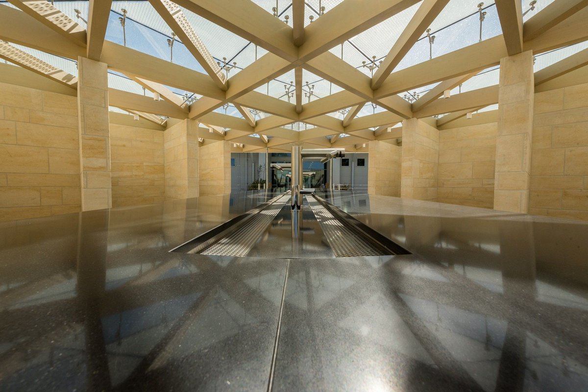 TechlamNz's tweet photo. #techlamglulam looking smart on the recently finished Farmers Pavilion in Ashburton.
#techlamnz #glulam https://t.co/y0mWDTL4kr