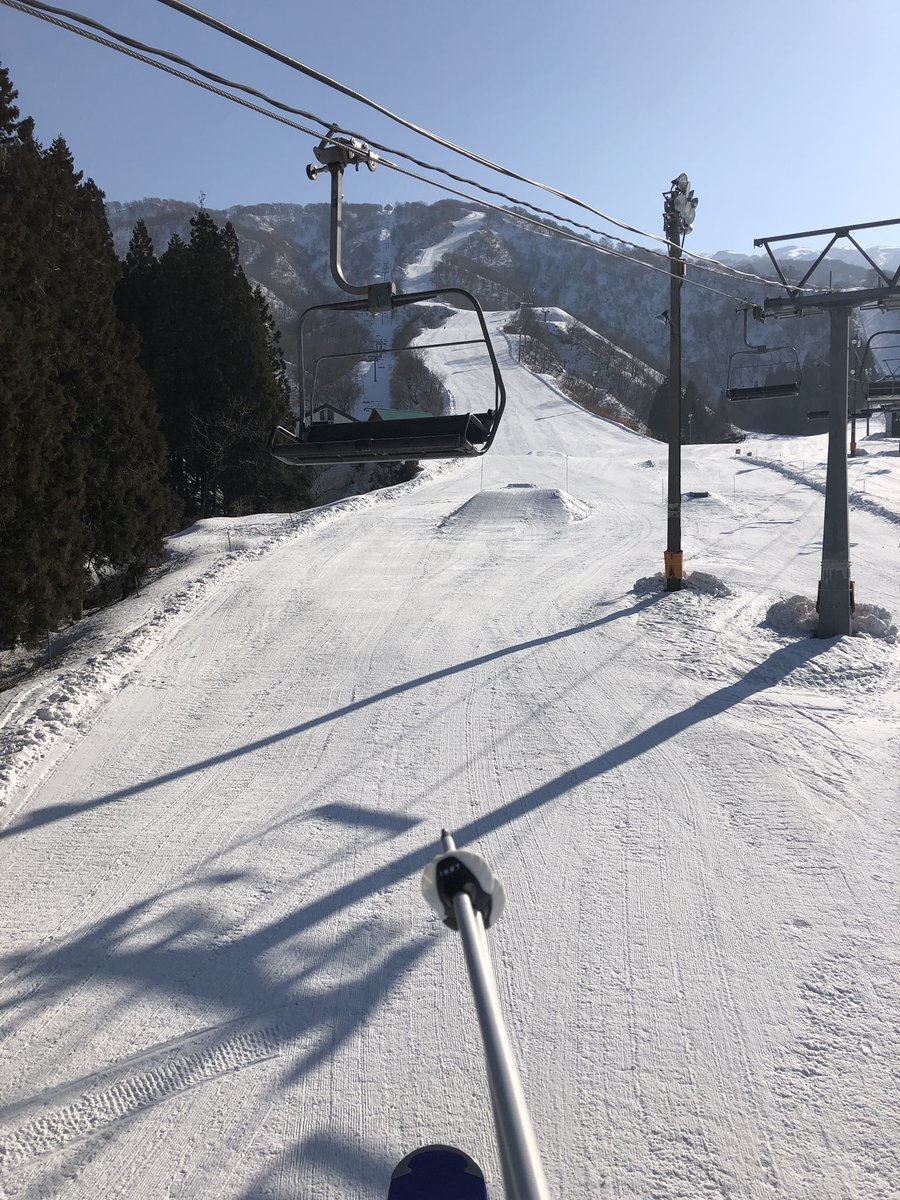 石井スポーツ公式 スキー ウィンタースポーツ 新潟店 石井スポーツ スキー 山 休日 日帰り 二ノックス 新発田 近場 今日は晴天でリフト乗車中は青空を眺めていました やっぱり天気がいいと気持ち良く滑れますね 二ノックススノーパーク 満喫