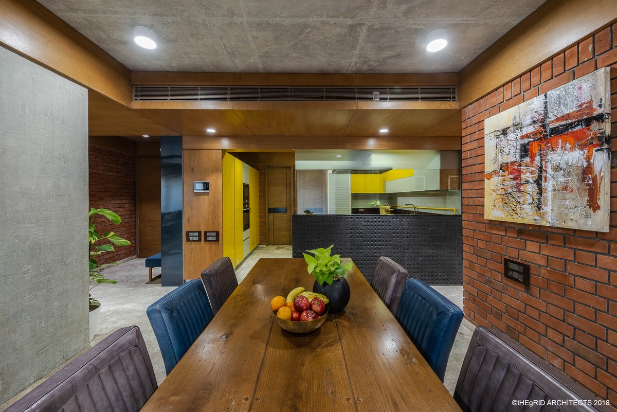 thegridarch's tweet photo. Brick and concrete get teamed with yellow β a contemporary yet complementary element to the rustic aesthetic.
#thegridarchitects #ahmedabadarchitecture #interiordesign #exposedbrickwork #apartmentdesign https://t.co/Qphdaqmq7n