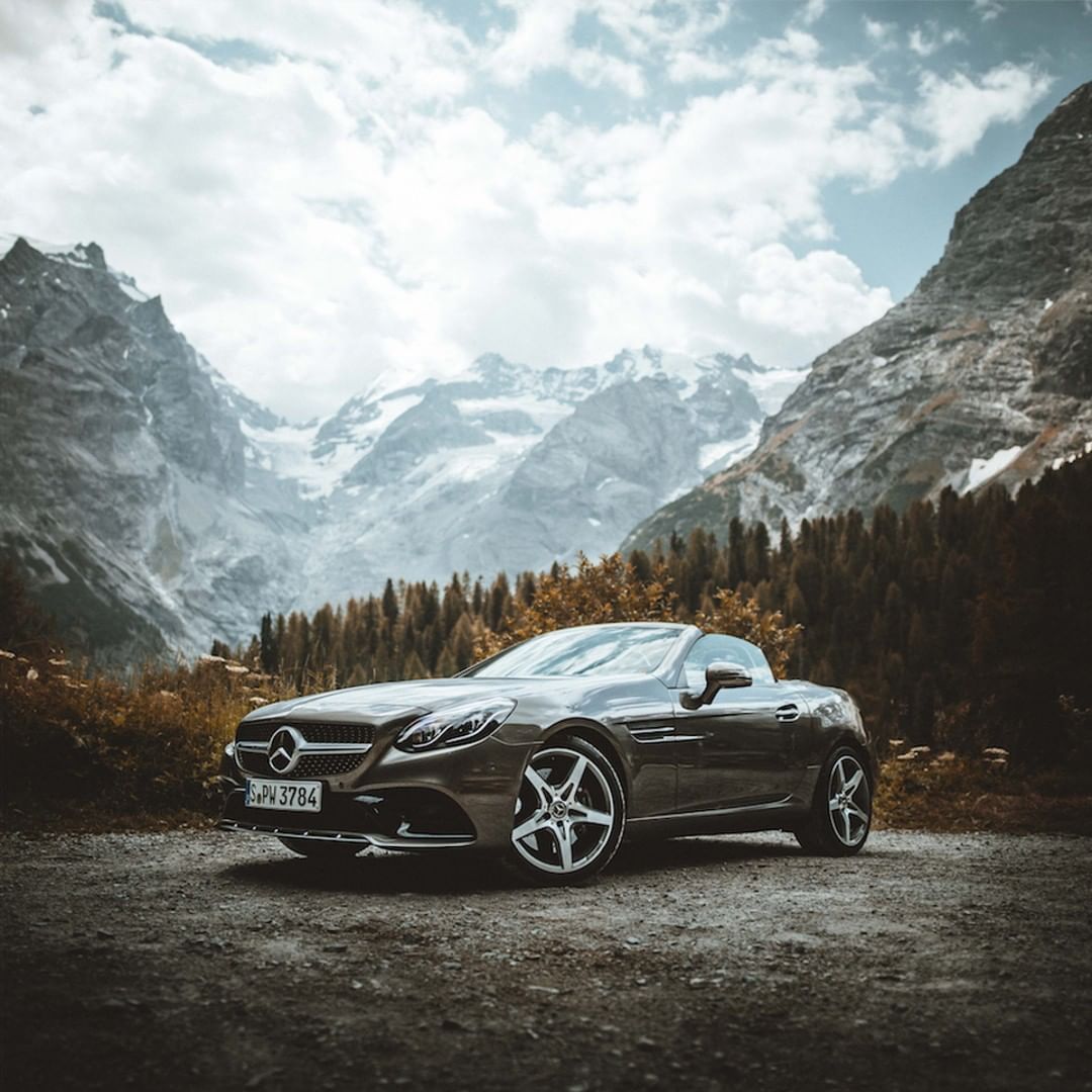 MercedesBenz's tweet photo. Your partner for a weekend in the mountains 🏔 #MercedesBenz 

Try it out: https://t.co/dPM1cexbWS

[Mercedes-Benz SLC 300 Roadster | Kraftstoffverbrauch kombiniert: 7,2 l/100 km | CO2- Emissionen kombiniert: 163 g/km | https://t.co/ud8odkxpkM]

📸 @lotterlive for #MBsocialcar https://t.co/OwLMWGHxQF