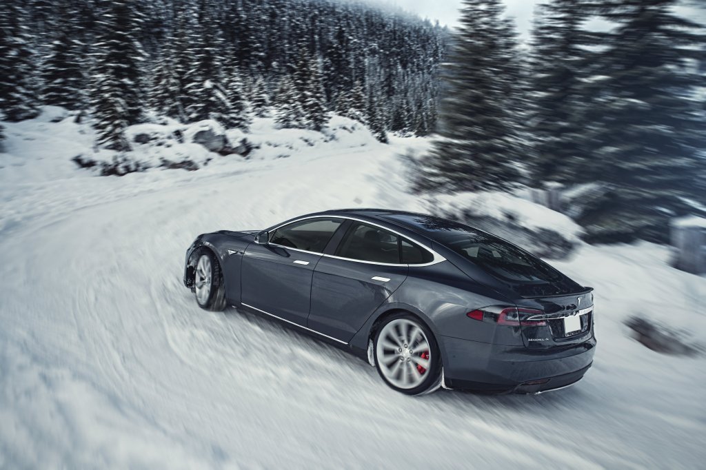 cleantechnica's tweet photo. Joe Rogan On Tesla Model S: “The Most Preposterously Quick Vehicle I’ve Ever Driven” https://t.co/DnV1cMaEYr https://t.co/G8Bsj0Qr1D