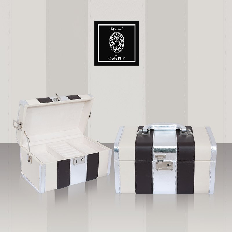 casapopofficial's tweet image. Treasure your precious jewellery pieces in eclectic designer boxes and carry them around with ease as you travel - with this statement jewellery box from Casa-POP.

#homedecoration #homeDesign #designerbox #jewellerybox #decortips #homestyling #collection #casapop #Stylish