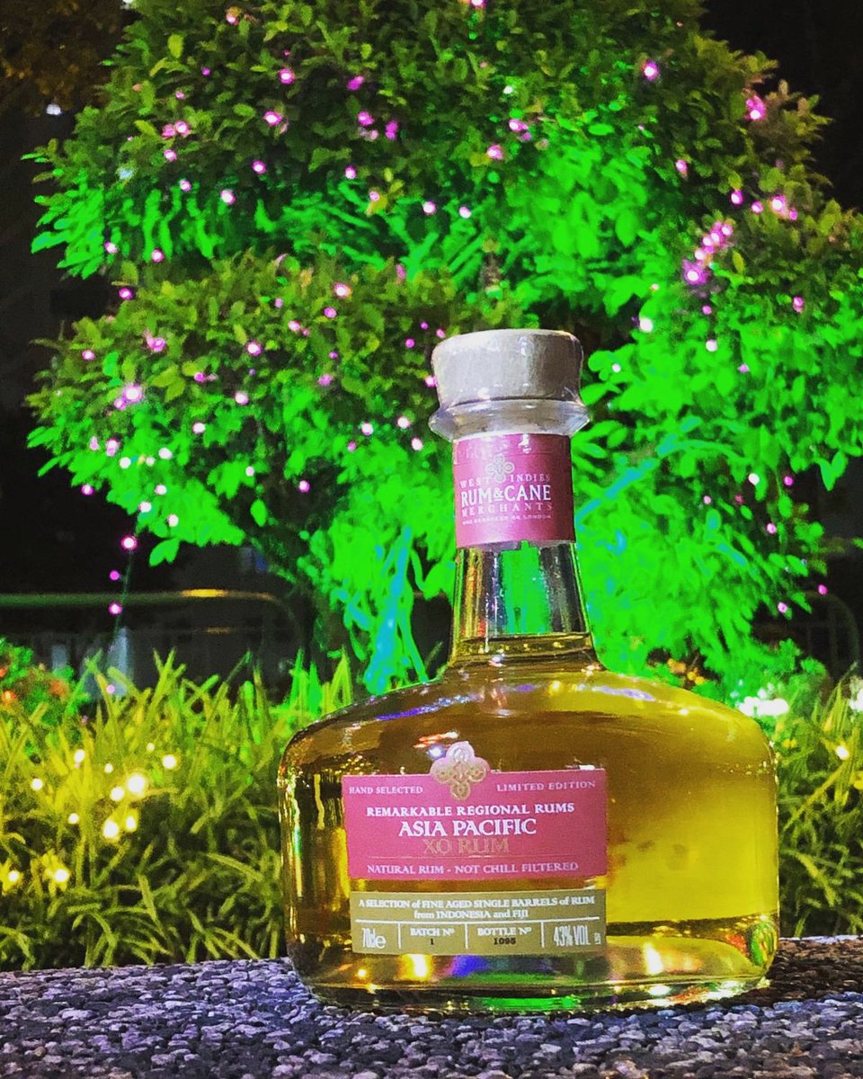 Have you tried Asia Pacific XO rum? It's a marriage of two rums celebrating Asia's roots in #rum See the light this #SpringFestival savour real rum &amp; aromas of baked bananas, exotic fruits..
🏮🏮🏮
#cny2019 #lny #chinesenewyear 
#HongKong #rum