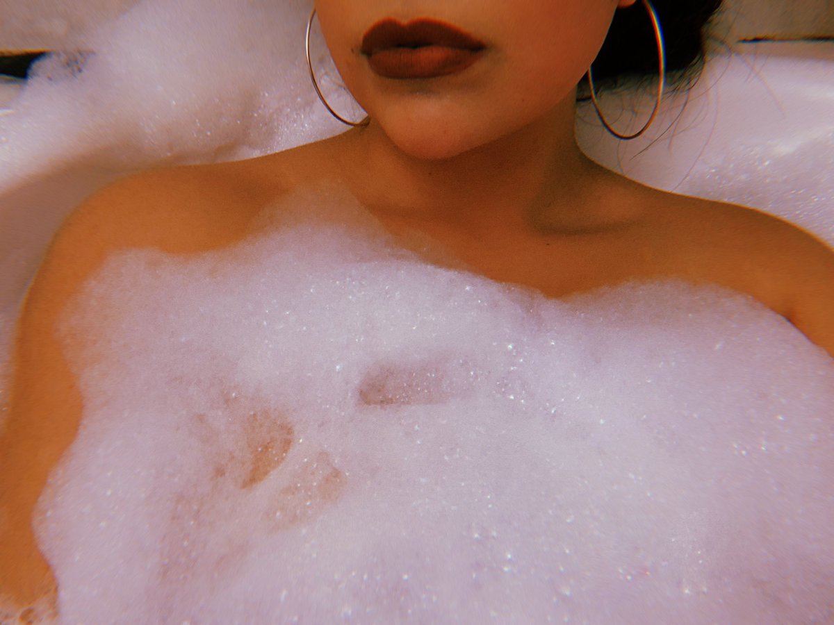 heavensbb's tweet photo. looking for a new pet.. dm and ask about my payment methods, after all... the only thing i’m attracted to is your money hehe  💋 
#findom #paypig #findomme #bbr https://t.co/krdayHmVFw