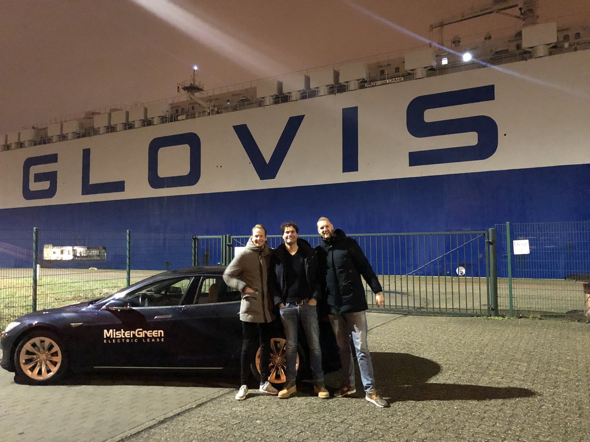 TheSequel2008's tweet photo. Arrival first 1.000 @Tesla @Model3Owners in Europe. Start of a new era in Europe. We have to get rid of oil and gasoline cars! https://t.co/PpXwSvHrCM