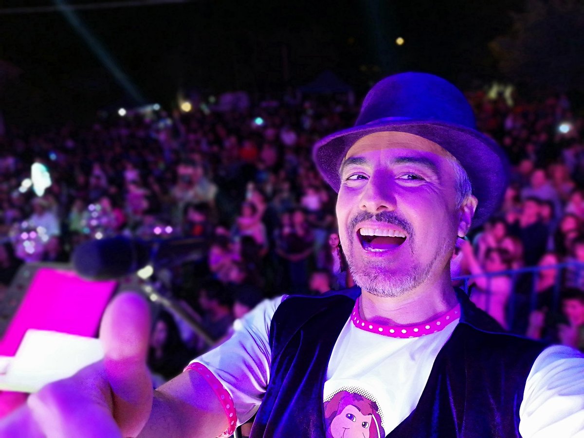MauroAndree's tweet photo. Misión Cumplida!!
Esta fue una muy especial función con tanto cariño de parte del público que sentí que levitamos en una nube de cariño... Gracias Chocolovers de Chillepin!! (Salamanca) #mauroandree #perrochocolo https://t.co/HokC6bIrHH