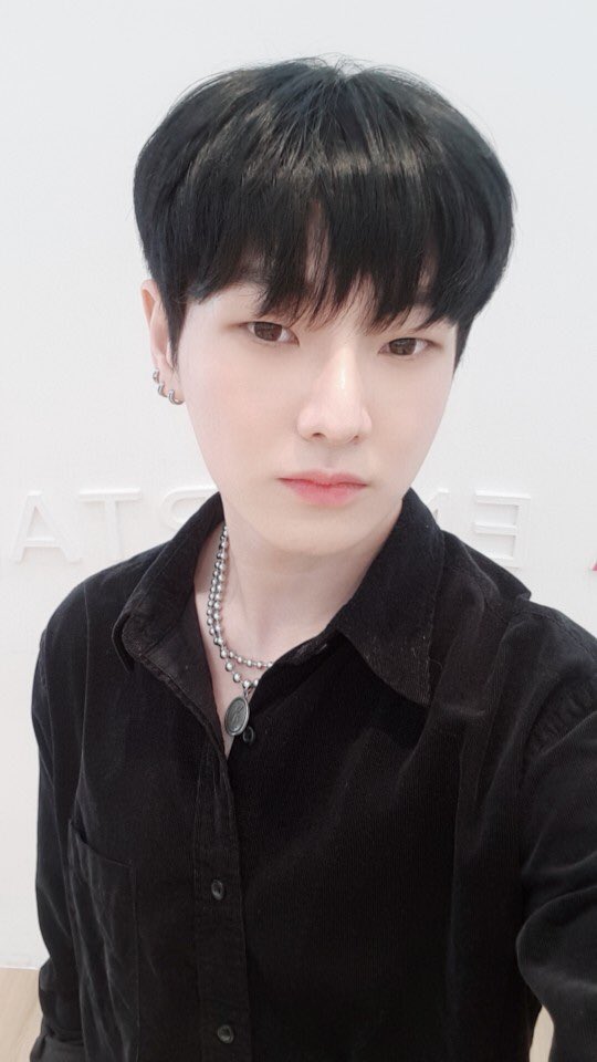 VICTON1109's tweet photo. [#빅톤] 오늘은 까치까치 설날!
💙앨리스💛 여러분 모두 
맛있는 떡국 드셨나요?
설날에도 보고싶은 빅토니들이
셀카와 함께 찾아왔어요😍
#한세 #병찬 #수빈 이가 응원하는 2019년! 
새해복많이받으세요🙇‍♂️

#VICTON #행복한_설날_보내세요
#새해복많이받으세요 https://t.co/sW67spOc8x