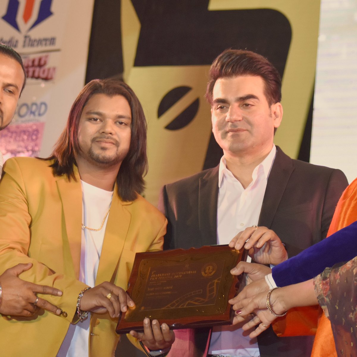 rohit_rk7's tweet photo. #Bestactor #Awards #movie #rohitrk #jiffa #2019 #guest #arbaazkhan https://t.co/HGRgbYnGNb