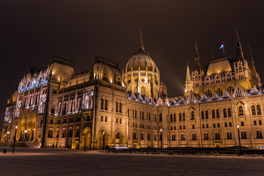 SebastianUecker's tweet photo. Budapest Parliament during Winter
.
.
.
#snow #architecture #travel #winter #cold #snowfall #nature #budapest #photooftheday #canon #hungary #budapest_hungary #architecturephotography #bvsquad #shootcamp
@CanonDeu @Manfrotto_de @Lowepro https://t.co/h3aIQgP7G0