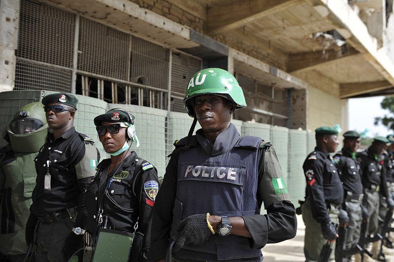GVSwahili's tweet photo. Polisi wa Nigeria Wamkamata Mwandishi wa Habari na Kaka Yake kwa Makala ya Gazeti Ambayo Hata Hivyo Hawakuiandika https://t.co/QGRdaLuStY https://t.co/elsk97HU1U