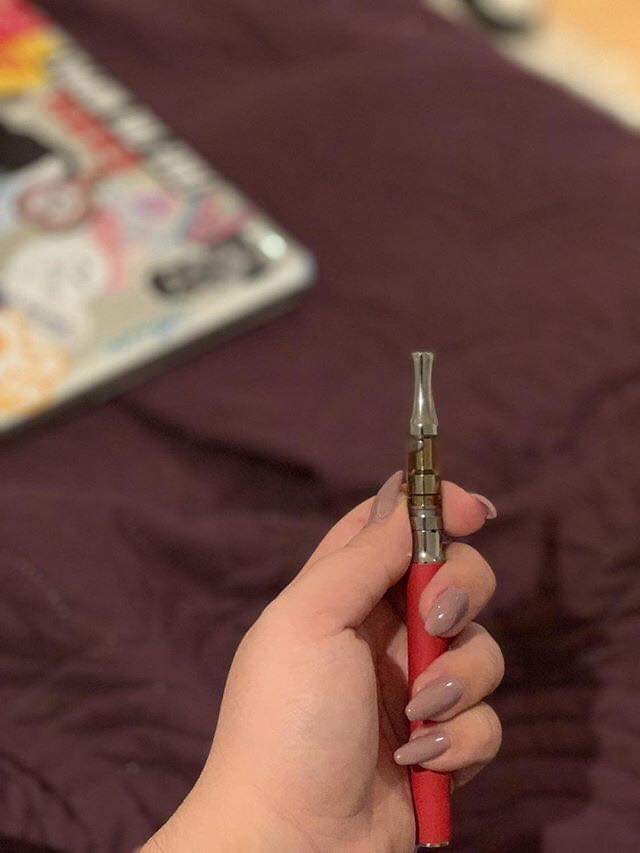 Queen_Rose702's tweet photo. #cannabis #CannabisCommunity #CannaFam #xxx #nailpolish #StonerFam wholesale thc cartridges 🖤💯DM FAM https://t.co/lul4tUgLAC